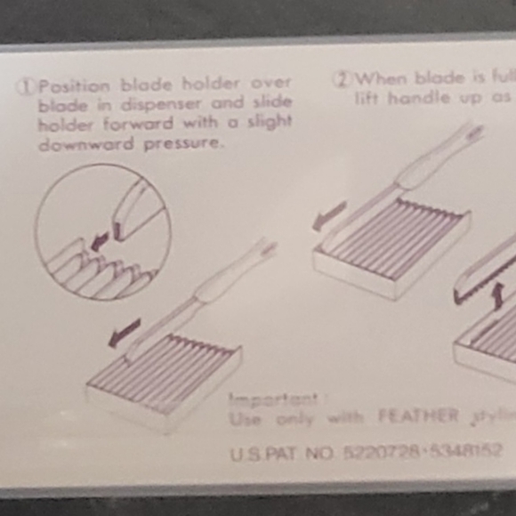 Feather Detail Styling Razor - Picture 4 of 6